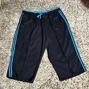 Woman's athletic crops